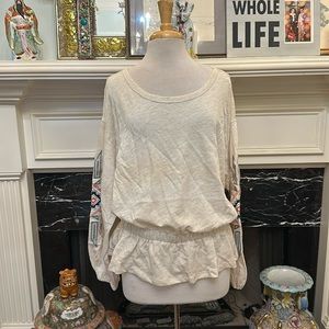 NWT “Wrangler” cream top with embroidered sleeves and elastic waist